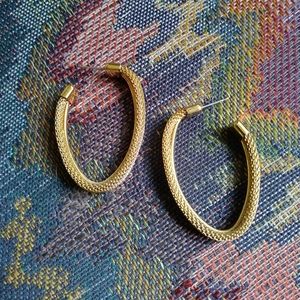6 for $25! Vintage 80s 90s Monet Goldtone Hoops
